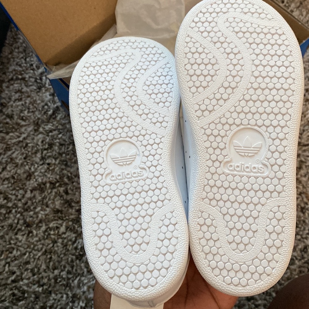 Stan Smith - Picture 2 of 3
